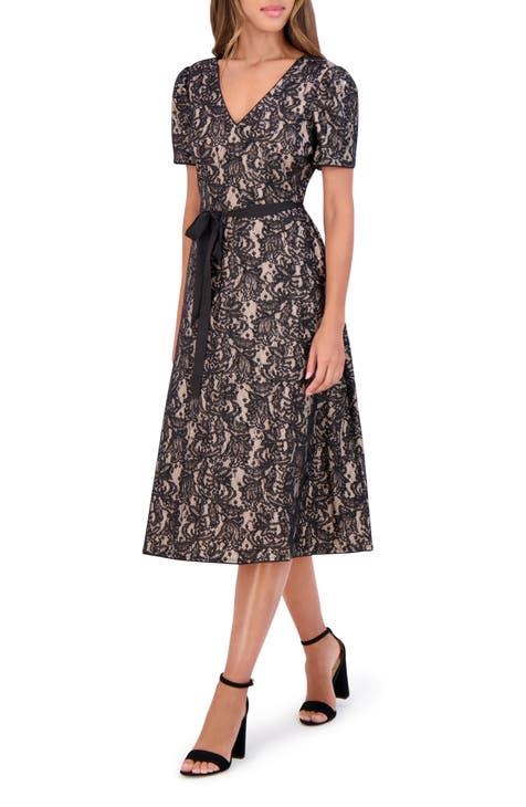 Vestido midi ajustado y con vuelo de manga corta y encaje floral