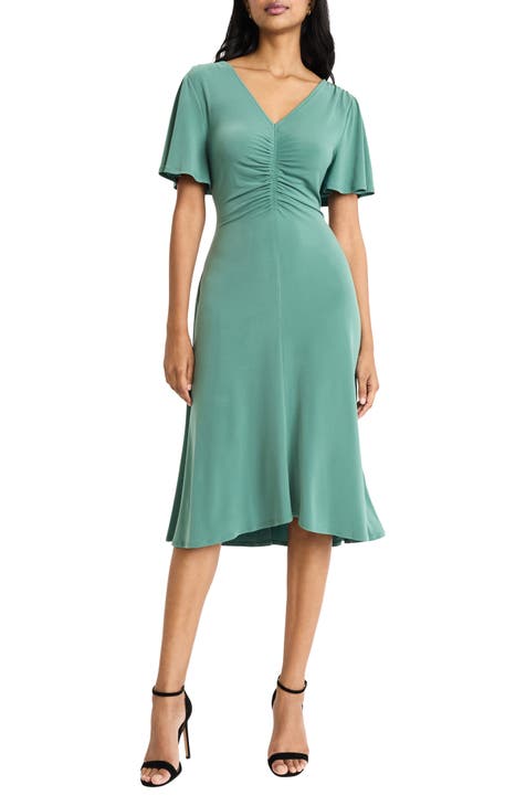 Vestido midi fruncido con mangas acampanadas