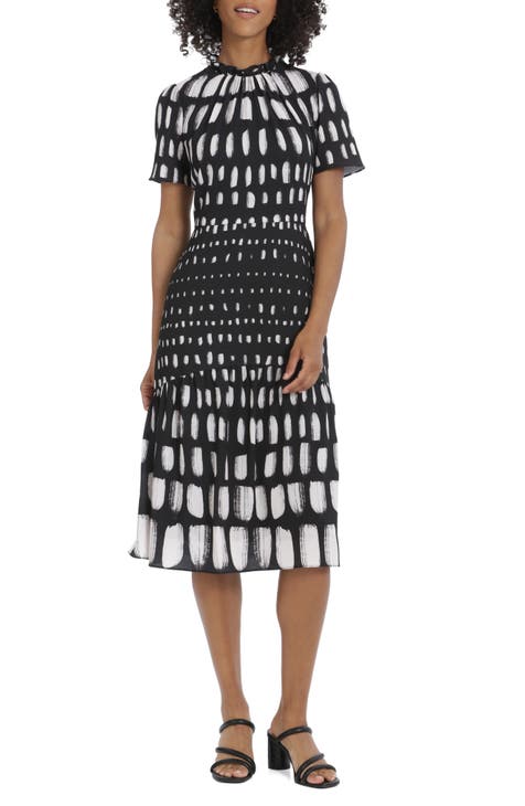 Vestido midi escalonado con cuello con volantes