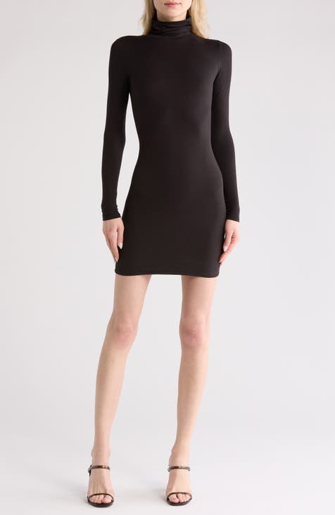 Minivestido de manga larga con cuello alto descubierto