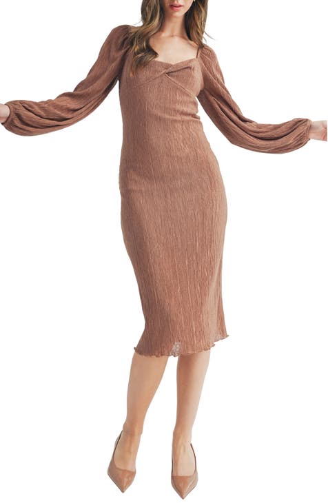 Vestido midi plisado de manga larga con parte delantera torcida