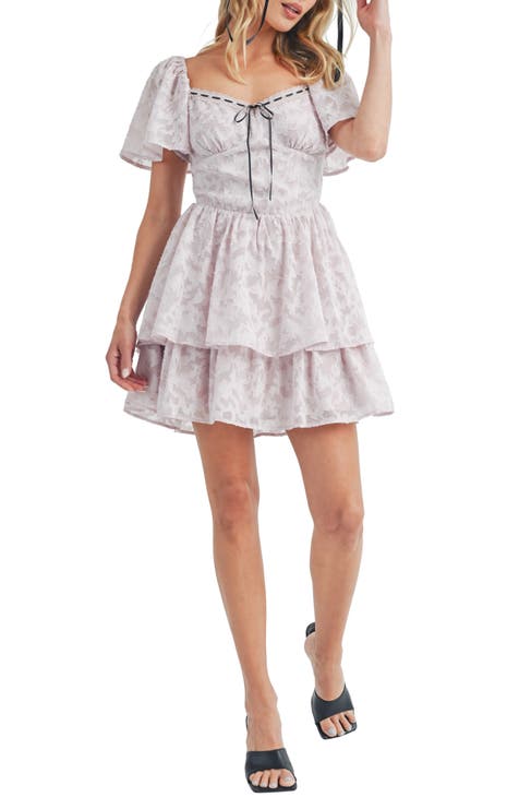 Minivestido escalonado de manga corta