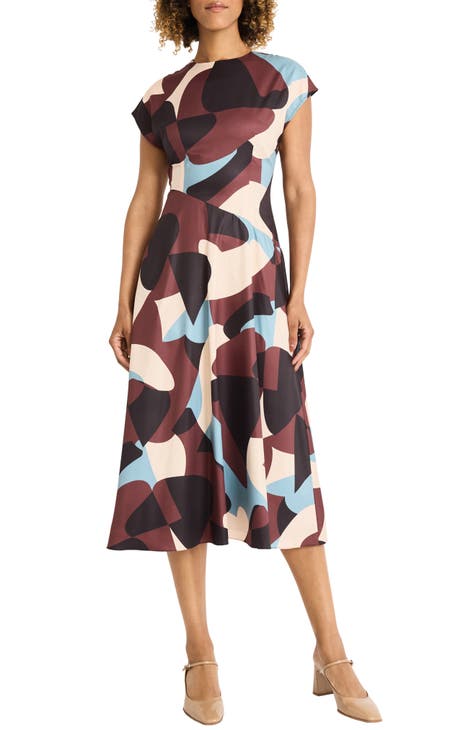 Vestido acampanado con estampado abstracto