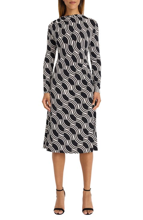 Vestido midi con cuello alzado y manga larga con cintura drapeada