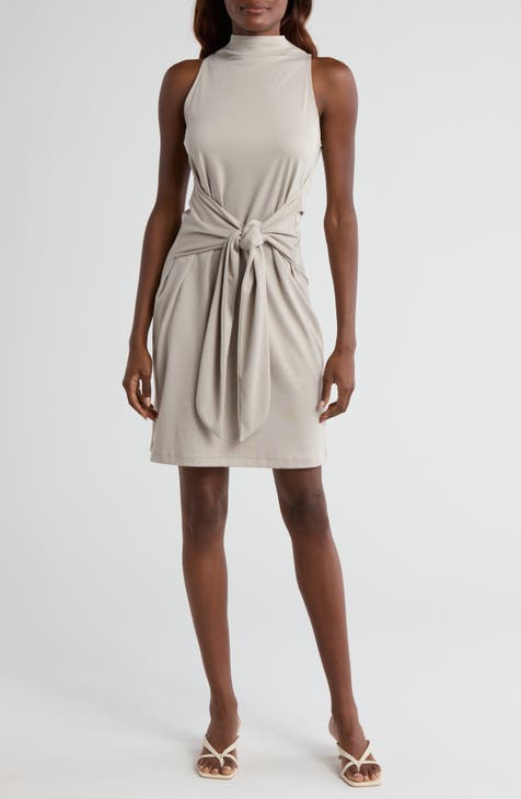 Vestido sin mangas con cuello simulado