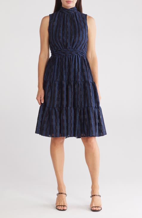 Vestido sin mangas con cuello simulado y rayas metálicas