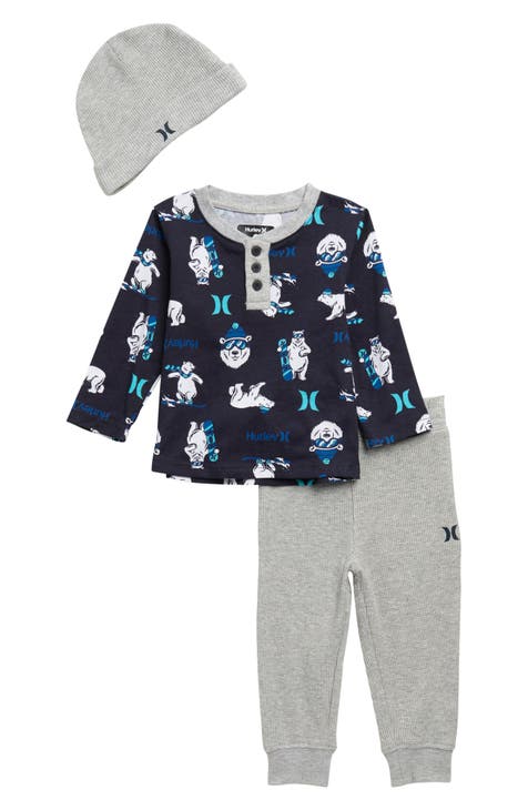 Henley estampado, joggers térmicos y gorro (bebé)