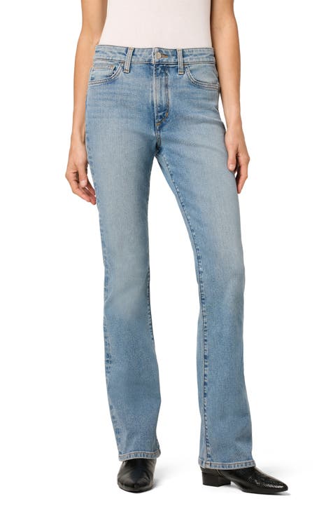 Vaqueros bootcut con curvas de talle alto