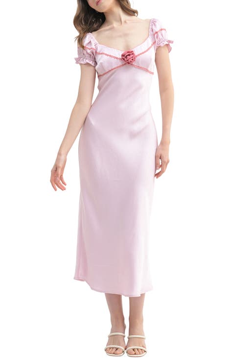 Vestido midi de manga corta con apliques de flores