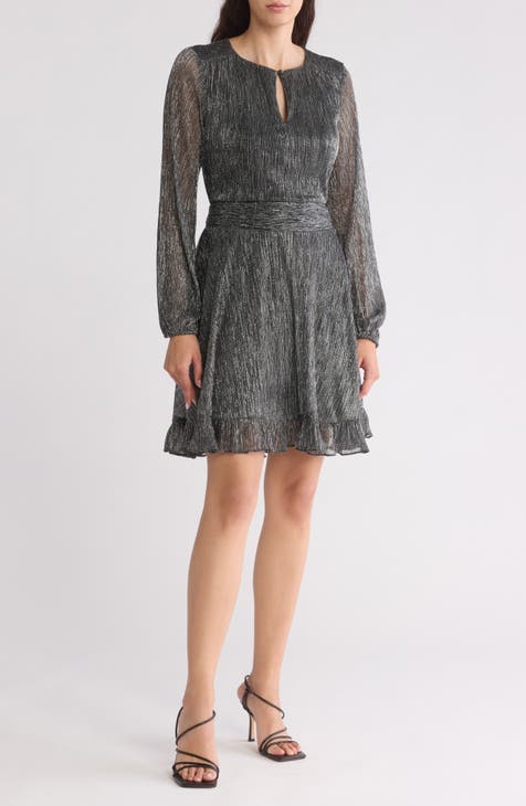 Minivestido de cóctel de manga larga con abertura en forma de cerradura