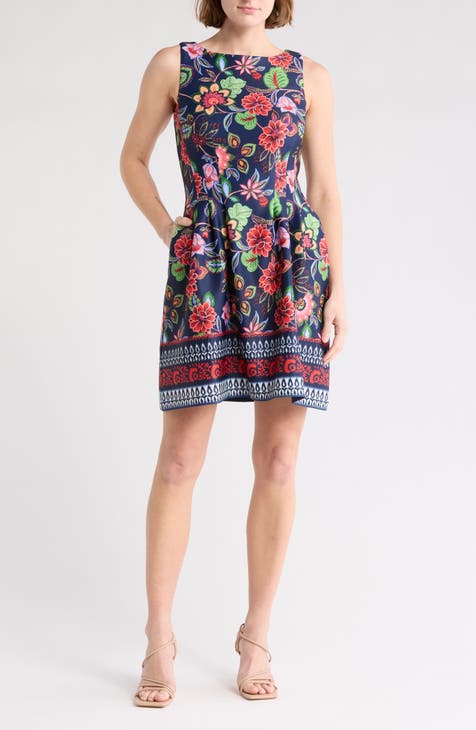 Vestido de neopreno con vuelo y corte plisado