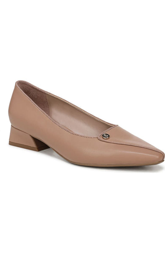 Georgia Pointed Toe Pump (Women)