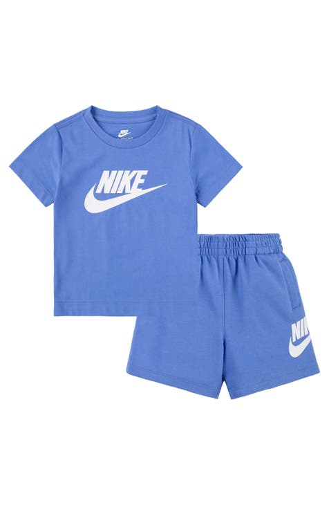 Conjunto de camiseta y pantalones cortos con el logotipo gráfico del club infantil (niño pequeño)