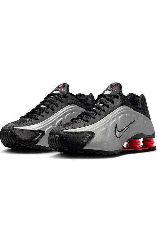 Shox R4 Sneaker (Women)