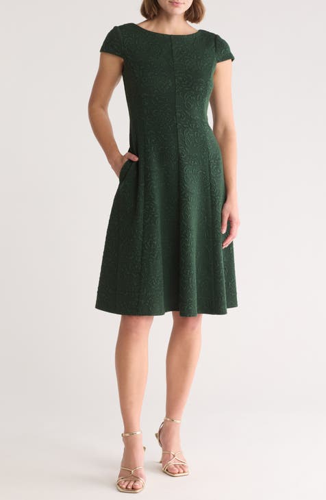 Vestido con mangas japonesas y cuello barco